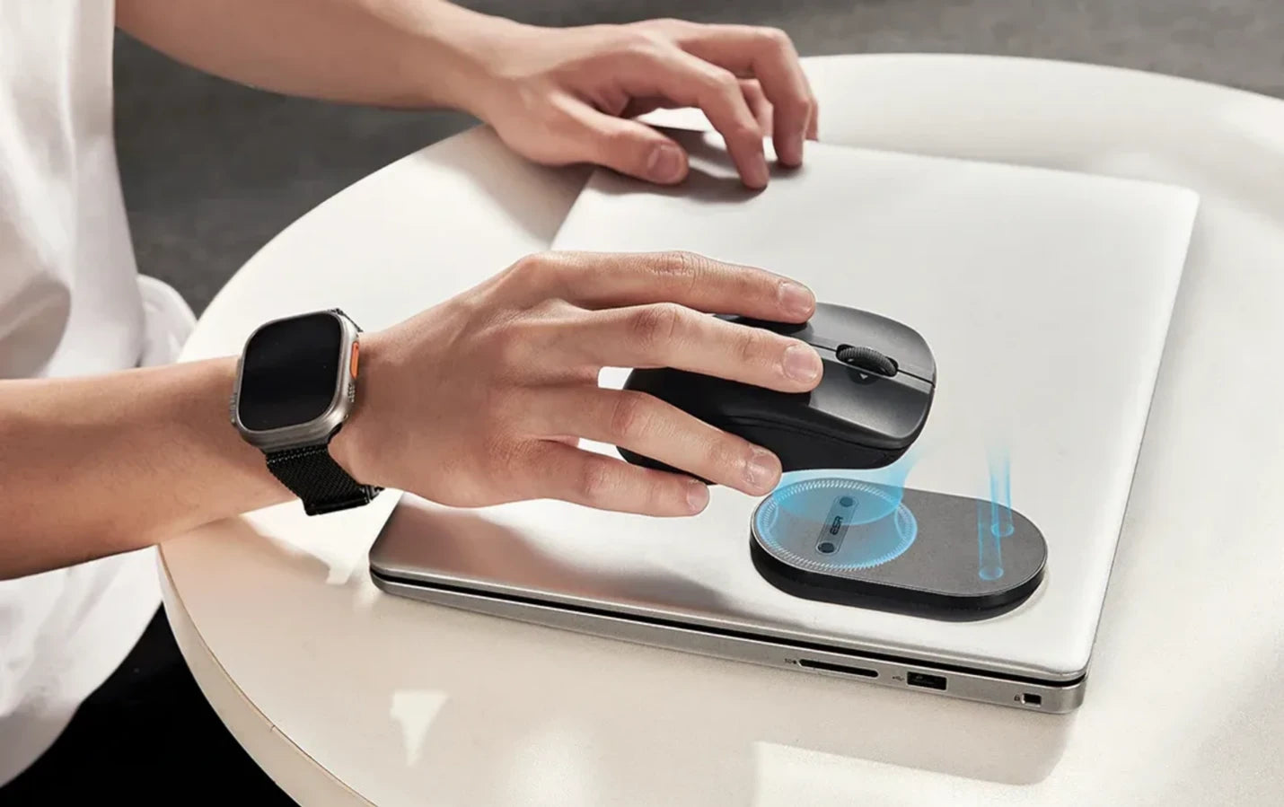 MagMouse-Review-World-s-1st-Magnetic-Snap-Charge-Mouse-How